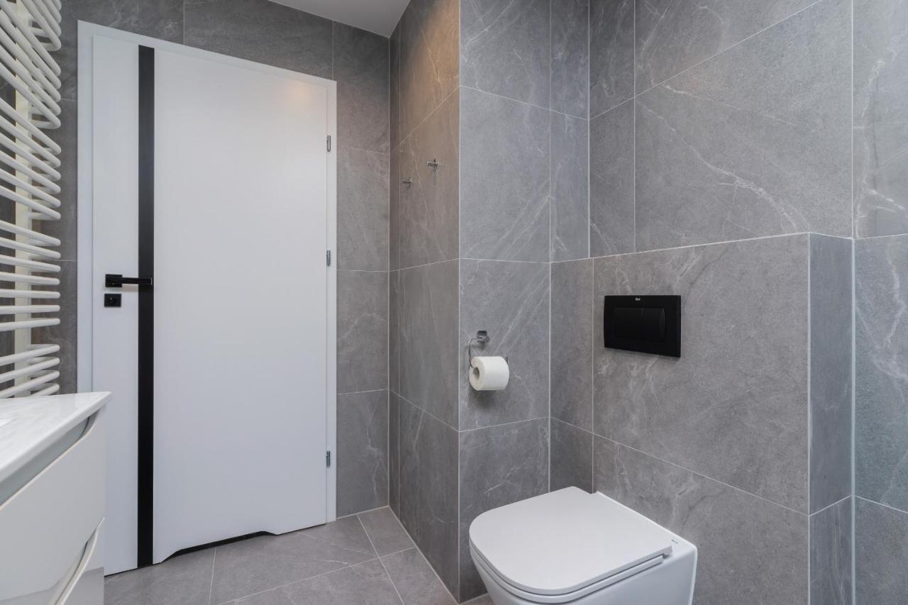City Studio With Ac Czarnowiejska By Renters Krakow Dış mekan fotoğraf