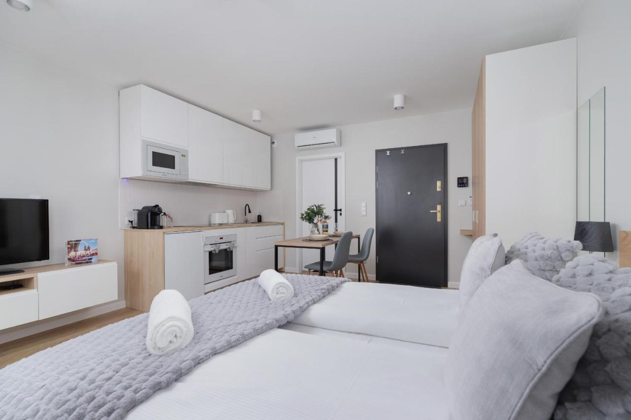 City Studio With Ac Czarnowiejska By Renters Krakow Dış mekan fotoğraf