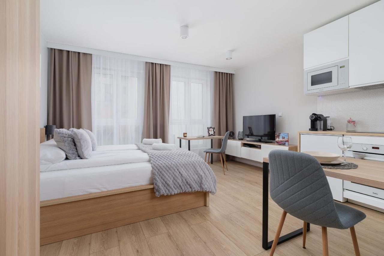 City Studio With Ac Czarnowiejska By Renters Krakow Dış mekan fotoğraf