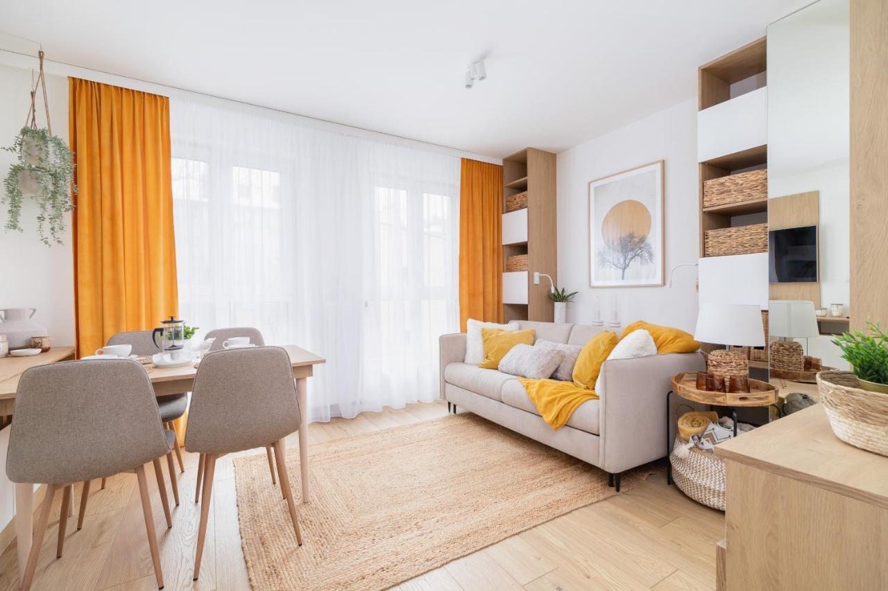 City Studio With Ac Czarnowiejska By Renters Krakow Dış mekan fotoğraf