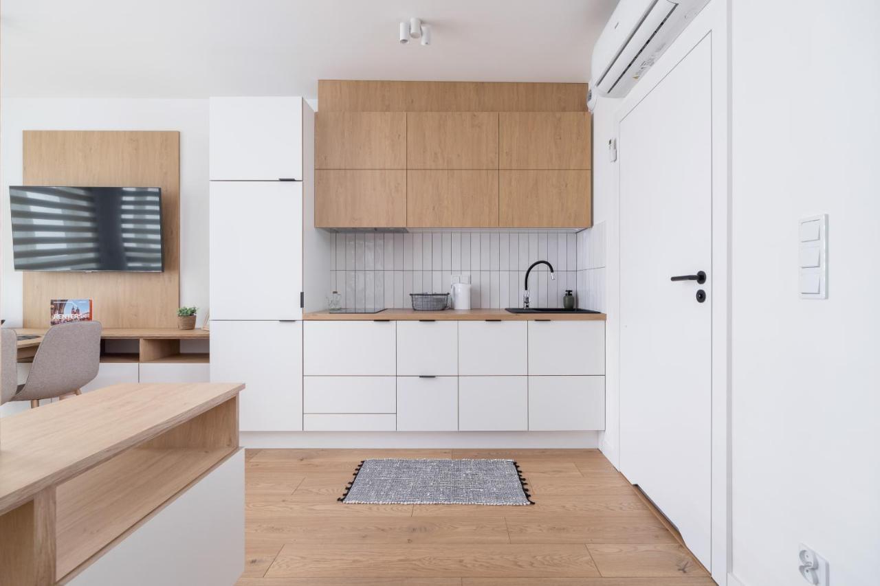 City Studio With Ac Czarnowiejska By Renters Krakow Dış mekan fotoğraf